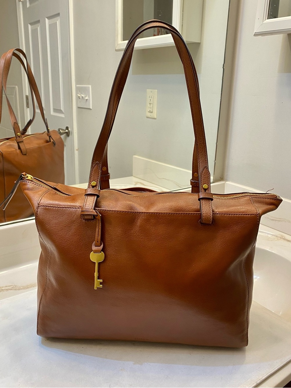 New..Fossil Rachel beautiful leather bag large NWOT new never used no wear clean